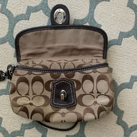 Coach Wristlet - Picture 4 of 8